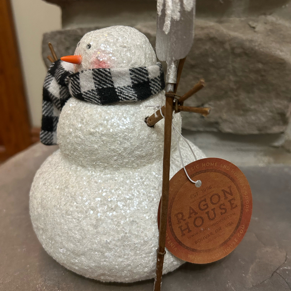 Snowman with shovel Ragon House - Picture 3 of 6